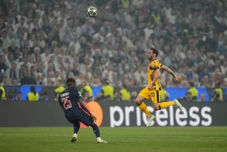 Aficionados de PSG exhiben pancarta pidiendo fin del 'genocidio' en Gaza durante final de Champions AP