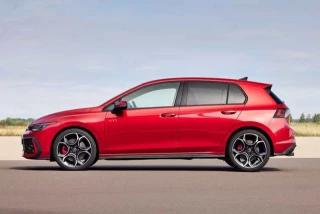 Ni China ni el coche eléctrico tienen la culpa de que los coches sean más caros. Las propias marcas son las responsables, según un estudio