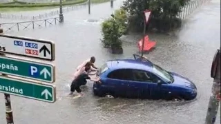 La espectacular tormenta deja centenares de conductores atrapados en el parking de la plaza Mayor de Valladolid