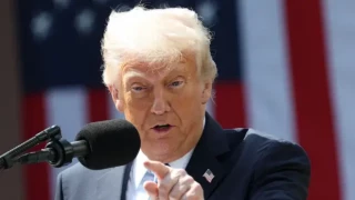 Trump prohíbe o restringe la entrada a EE.UU. de los ciudadanos de una veintena de países, entre los que están Cuba y Venezuela