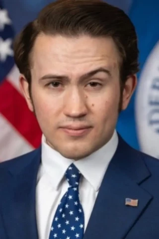 «El becario al mando»: Conoce al joven de 22 años que el equipo de Trump ha elegido para dirigir la prevención del terrorismo [Eng]