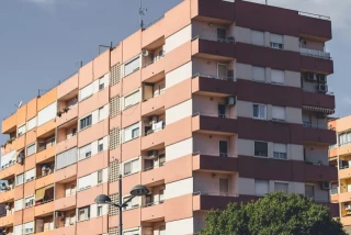 El sector inmobiliario tiene una idea para arreglar el drama de la vivienda: que los hijos "hereden" las hipotecas de sus padres