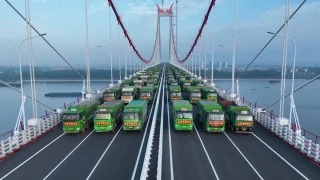 El mayor puente colgante de dos niveles del mundo supera su prueba de carga en China