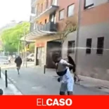 Unos jóvenes abren la cabeza a un youtuber en un directo en Hospitalet atacándolo con palos y armas blancas