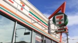 Muere la empleada de un 7-Eleven después de que su jefa se sentara sobre su torso durante una pelea