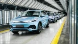 Toyota no da crédito al ritmo frenético de las marcas chinas. ¿Cómo lo hacen?