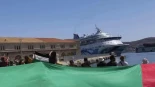 Manifestantes pro-palestinos impiden a un crucero israelí desembarcar en Grecia