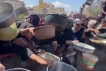VÍDEO | Las imágenes de la hambruna: mujeres y niños se amontonan pidiendo comida en Gaza