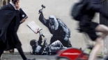 La justicia británica ordena borrar el mural de Banksy contra la represión de manifestaciones
