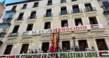 Más Madrid despliega una bandera de Palestina y pancartas en el Edificio de Grupos: "Sí, es un genocidio"
