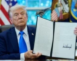 Trump firma una proclamación que impone una tasa anual de 100 000 dólares a los visados H-1B [Eng]