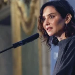 Ayuso, en un evento del fondo buitre BlackRock: "No vamos a intervenir la vivienda"