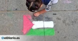 Decenas de banderas palestinas llenan la plaza de Madrid a la que Almeida envió limpieza urgente para borrar una