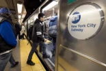 Mueren dos niñas en el metro de Nueva York por hacer el reto viral de TikTok de ‘surfear los vagones’