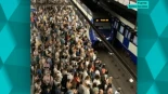 Sin aire, sin espacio y con mucha paciencia: relato del caos para coger el metro en Madrid (y no, no es algo puntual)