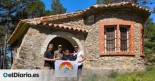 Los siete amigos que rehabilitan refugios de montaña para devolverles su dignidad