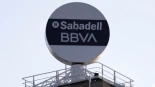 Fracasa la opa de BBVA entre los 'accionistas clientes' de Banco Sabadell: solo un 1,1% del capital ha aceptado