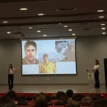 El Gobierno de Ayuso lleva a las aulas un taller sobre el "presente" de ETA tras pedir no politizar los colegios: "Bildu ha cambiado las bombas por los trajes"