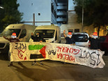 Núcleo Nacional de Vox arrancando pancartas contra el genocidio y haciendo el saludo Nazi