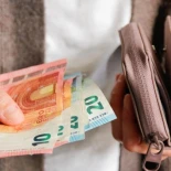 Economista explica en una frase qué son los impuestos a los jóvenes que no quieren pagarlos: "los impuestos son el precio que pagamos por la libertad de la mayoría"