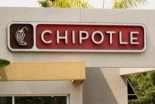 Estados Unidos: las acciones de la cadena de restaurantes de comida rápida Chipotle se desploman tras el anuncio de la compañía de que los jóvenes sin empleo ya no pueden permitirse su comida [EN]