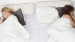¿Qué es el "hot bedding"? La nueva tendencia basada en alquilar y compartir cama