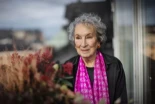 Margaret Atwood: “A las mujeres mayores solo nos permiten ser dos cosas: sabias ancianas o viejas brujas malvadas”