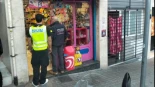Desmantelada una tienda de golosinas de Horta-Guinardó que vendía cocaína