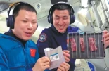 Astronautas chinos disfrutan de pollo y carne de res a la parrilla