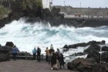 Dos fallecidos y 15 heridos en varios incidentes por golpes de mar en la isla de Tenerife