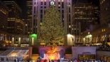 Le sale competencia a Vigo con la localidad asturiana que estrena un gigantesco árbol de Navidad para competir con el de Rockefeller de Nueva York