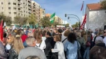 Miles de personas recorren Andalucía para protestar por el funcionamiento del sistema sanitario andaluz: "No queremos morir de cáncer queremos morir de viejas"