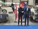 El ministro de Defensa de Letonia visita la fábrica de armas de Trubia,Oviedo