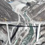 Así se registró el derrumbe de un puente recién inaugurado en China