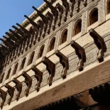 La "Máquina del Tiempo" de Fez: así funcionaba el ingenioso reloj de agua medieval con 12 ventanas y 12 cuencos de bronce