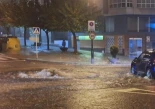 Las fuertes lluvias inundan las calles del centro de Avilés