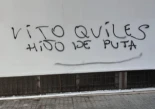 Atacan con pintadas el negocio familiar de la madre de Vito Quiles y éste culpa a Pablo Iglesias por haber mencionado la trayectoria de su familia