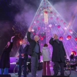 "Esto solo pasa en la Murcia del PP": llevan a Richard Gere al encendido de luces de Navidad y tienen un apagón