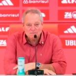 Abel Braga, nuevo entrenador del Internacional de Porto Alegre, durante su presentación: "No quiero que el equipo vista de rosa, parecen maricas"