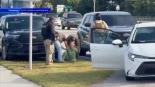 «Soy ciudadana estadounidense»: un vídeo muestra a agentes federales deteniendo a una mujer en Florida [ENG]