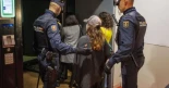 La Policía desaloja a tres activistas feministas de la presentación del libro de Soto Ivars en Sevilla