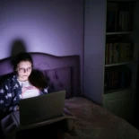 Por qué los noctámbulos tienen más riesgo de morir antes: es el alcohol y el tabaco, no los hábitos de sueño