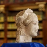 Hallada la cabeza de una Kore procedente de Atenas en la antigua ciudad etrusca de Vulci, una de las escasas esculturas arcaicas encontradas fuera de Grecia