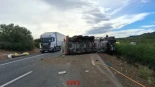Un camión sufre un accidente en la autopista AP-7 en l'Ametlla de Mar: un carril cortado y colas importantes