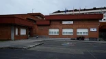 La Policía Local de Gijón acude a una protesta de familias en el colegio Lloréu