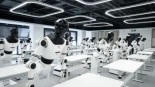 ¿Adiós a los humanos? China abre una escuela para robots humanoides para enseñarles a trabajar en fábricas y tareas del hogar