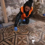 Antigua sala de mosaicos con el "Nudo de Salomón" para protegerse del mal de ojo,desenterrada en Esmirna (ENG)