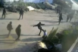 Un video muestra a hombres enmascarados y armados golpeando a un palestino en la Cisjordania ocupada