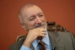 Arturo Pérez-Reverte acusa a la RAE de Muñoz Machado de doblegarse ante la presión externa: "Talibanes del todo vale"