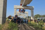 Mueren al menos 22 personas en el choque de un tren contra una grúa de construcción en Tailandia